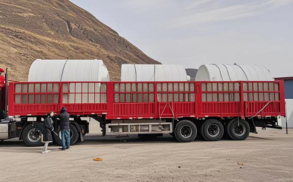 皋兰塑料桶装车完毕准备运输中