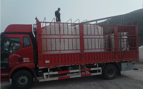 皋兰立式运输桶安排发货现场