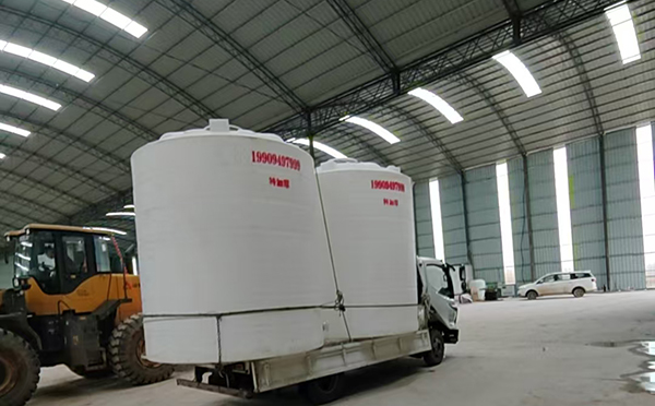 特加厚皋兰塑料大桶装车运输交付实录 特加厚皋兰塑料大桶装车运输交付实录